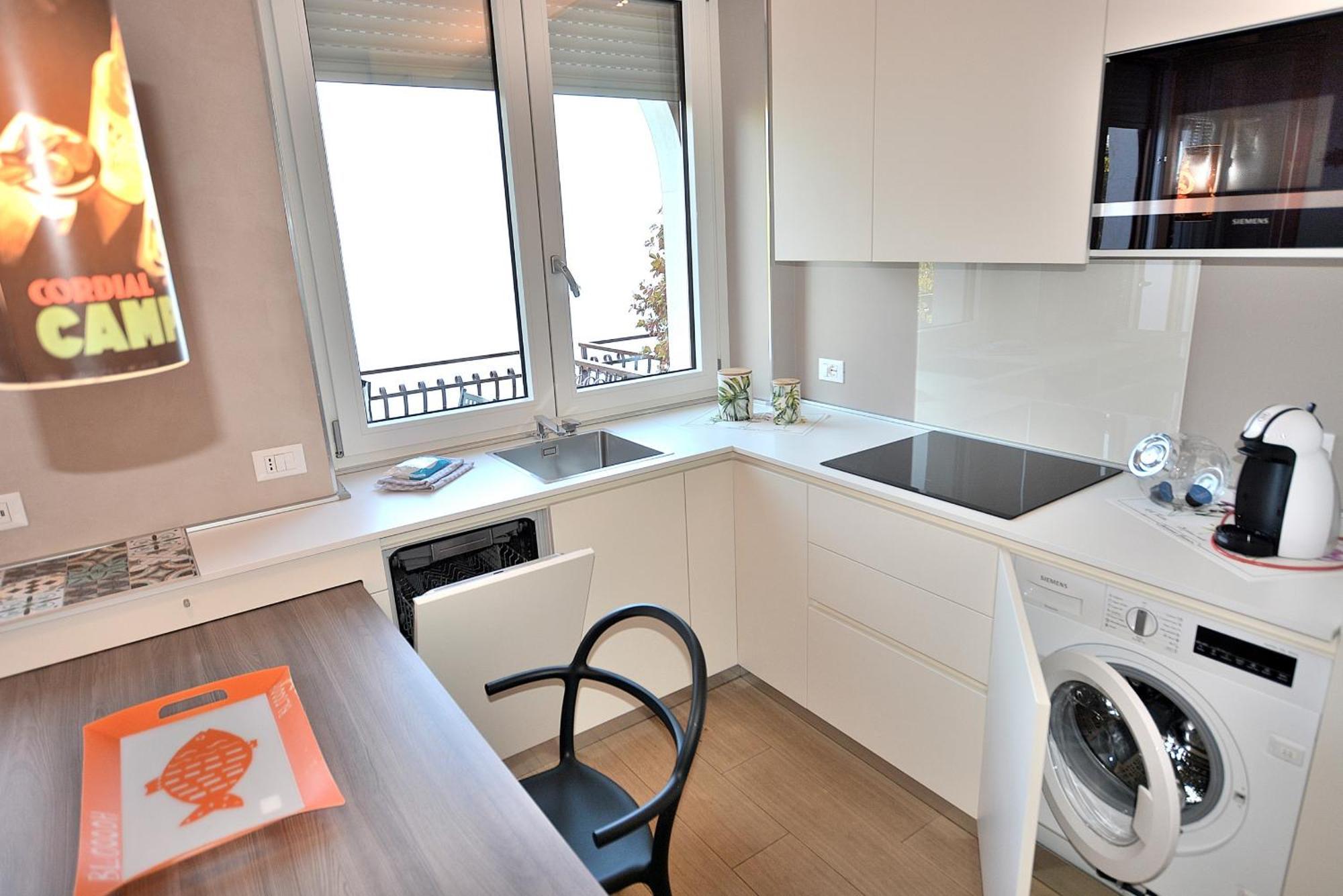 Leonardo Walsh Apartment With Lake View Torri Del Benaco Exterior photo