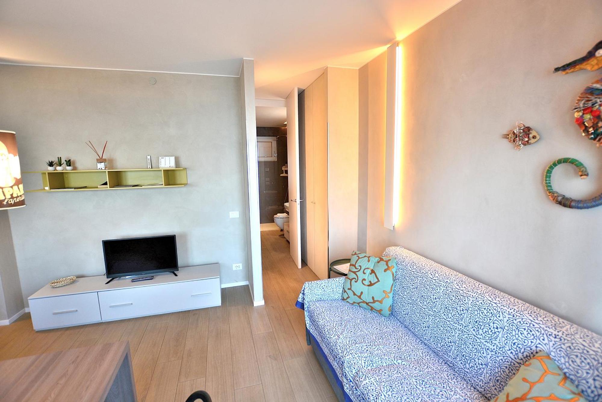 Leonardo Walsh Apartment With Lake View Torri Del Benaco Exterior photo